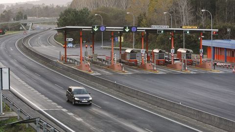 Cabina de peaje en la autopista AG-55, en Carballo