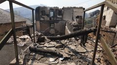 Casas quemadas en A Veiga de Cascall, en Rubi