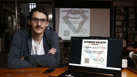 O lucense Fran Pérez é biólogo, pero estudou ata seis idiomas e comparte as súas técnicas