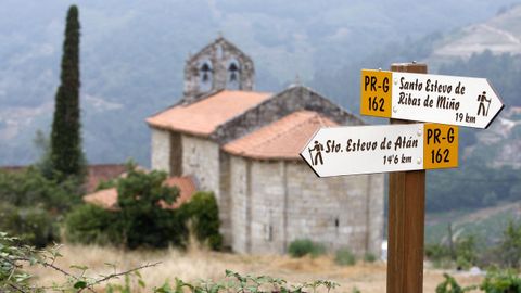 El recorrido previsto en O Saviao comenzar en la iglesia romnica de San Martio da Cova
