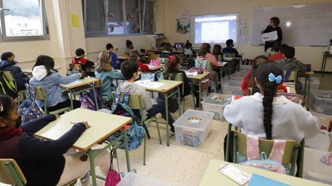 Imagen del pasado lunes de una clase de primaria en un colegio de Viveiro