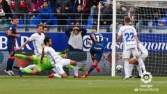 gol Mikel Rico Champagne Arribas Edu Cortina Huesca Real Oviedo El Alcoraz.Mikel Rico anota el 2-0 ante Alejandro Arribas y Nereo Champagne