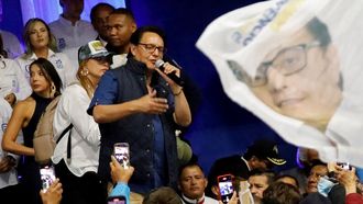 Fernando Villavicencio, durante el mitin en un colegio de Quito justo antes del atentado. 