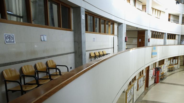 Una empresa recibirá 31.217 euros por detectar una cláusula «ambigua y oscura» en su seguro tras caerle un capacho con agua de mar en una máquina