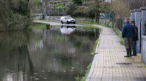 Inundaciones en la provincia de Ourense.La crecida del Avia oblig a cortar la Ou-352 entre Ribadavia y Arnoia, a la altura de A Foz