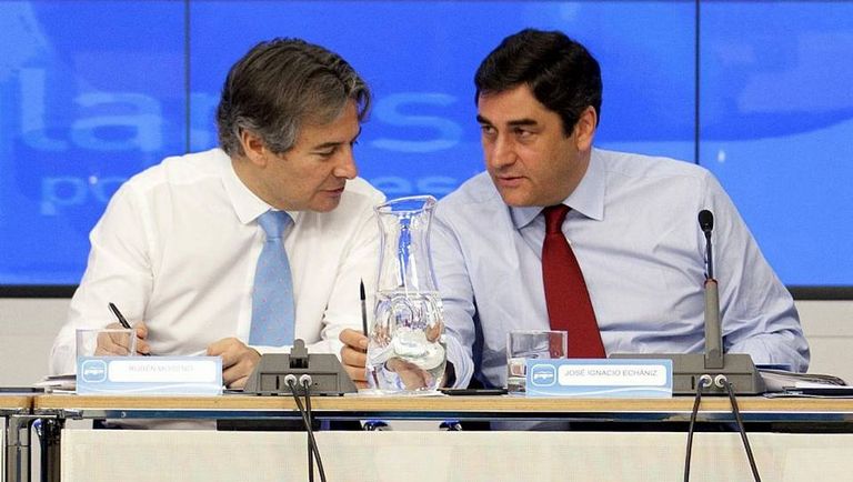 Rubén Moreno (izquierda) en un acto del PP