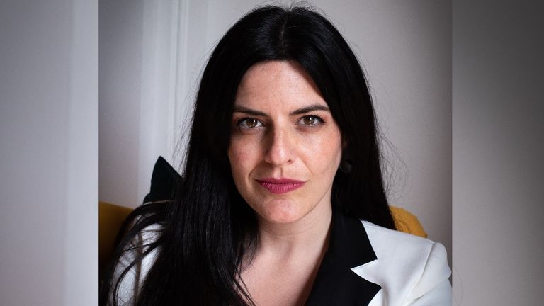 Carla Vall, abogada: «Cuando el agresor sexual de un niño es el padre o el abuelo, la familia casi siempre tiene dudas»