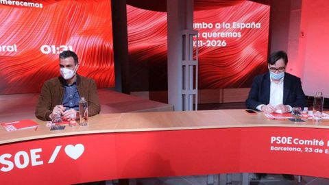 Pedro Snchez y Salvador Illa, en el Comit Federal del PSOE para lanzar la candidatura del ministro de Sanidad a la Generalitat