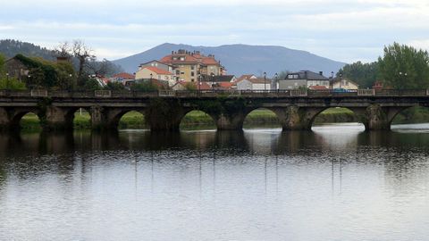 El puente romano que separa Padrón y Pontecesures es una de las postales imprescindibles en el municipio