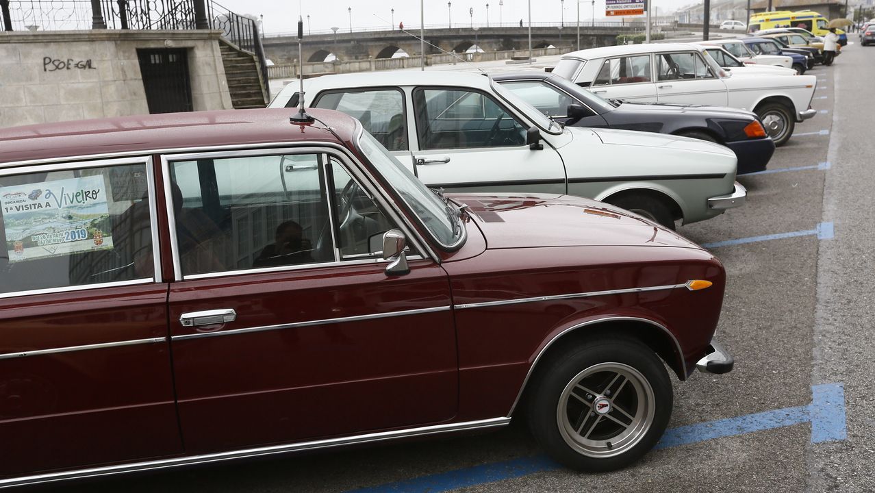 Coches clásicos de distintos sitios, en Viveiro y Mondoñedo