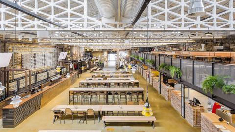 Mercado gastronómico La Galiciana, en Santiago de Compostela, diseñado por Juan Ares