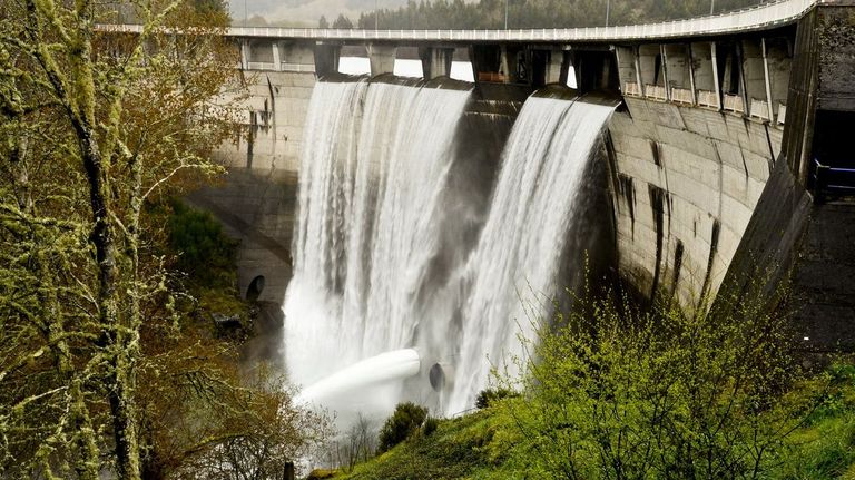 Caballero acusa a la Xunta de «negligencia e ineptitud» por no cambiar en tres años dos válvulas clave en Eiras