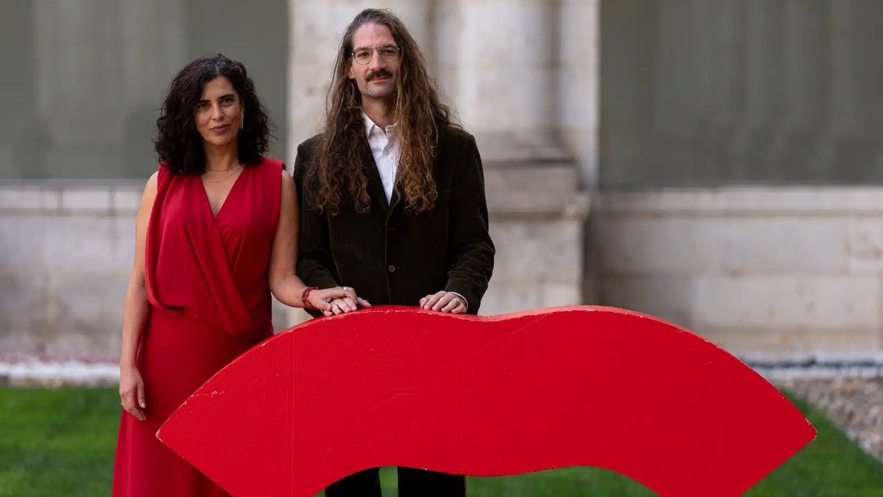 La exposici�n �Terra do anel� en el centro cultural Marcos Valc�rcel.El cineasta leon�s Sebasti�n Ur�a y la productora gallega Gael Herrera, de Tamboura Films, posando en la Seminci, en el Museo Patio Herreriano, para presentar �Adi�s, r�os�.