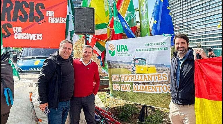 Bruselas autoriza el plan español de ayudas directas a los fertilizantes: los agricultores recibirán hasta 55 euros por hectárea