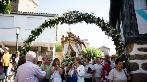 Romera da Virxe do Cristal.La banda de msica de Vilanova dos Infantes acompaa la Procesin do Encontro desde el santuario hasta el pueblo.