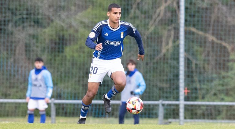 Charbel, en un partido con el Vetusta