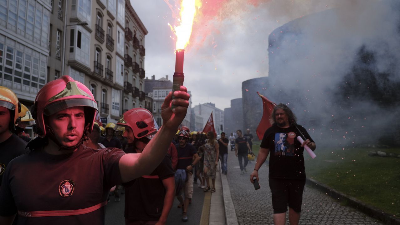Protestas de los bomberos en la capital de la provincia