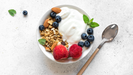 El yogur natural es un gran alimento para obtener energa y saciedad, adems de incluir una proporcin significativa de protenas.