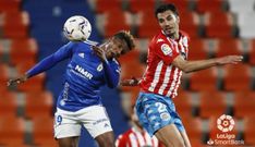 Cedric Lugo Real Oviedo Anxo Carro.Cedric Tegu�a intenta rematar un bal�n 