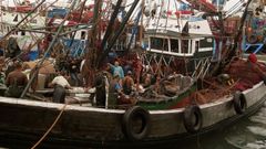 Un barco pesquero marroqu en el puerto de Dajla