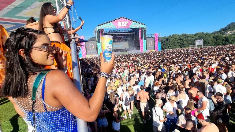 La organización del Reggaeton Beach Festival de Nigrán aún debe gestionar la devolución del dinero de las entradas