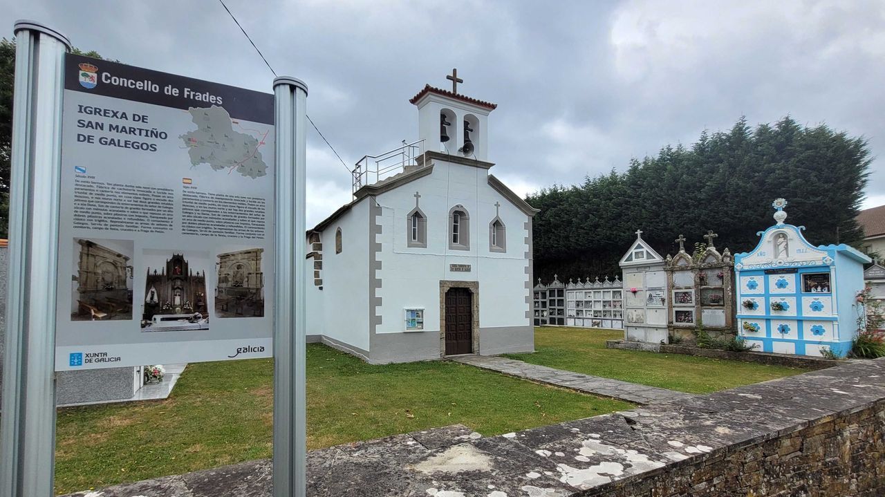 Retablos históricos.La iglesia y cementerio parroquial de San Martiño de Galegos, en el municipio de Frades