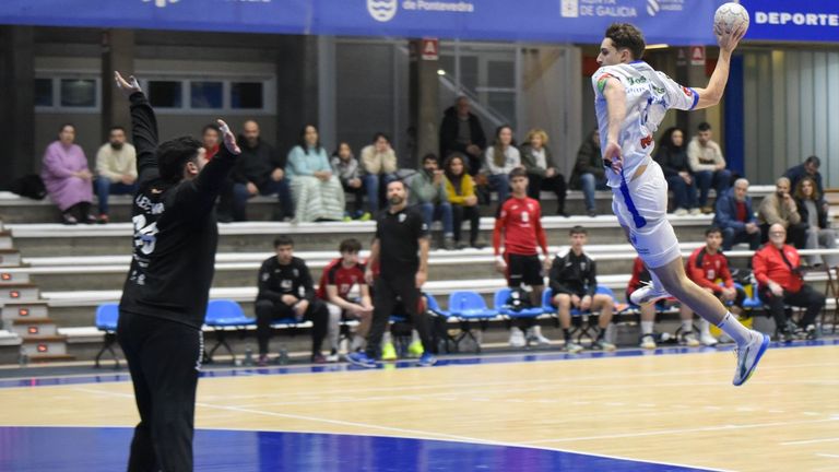 El Cisne se encamina hacia la salvación tras un final de infarto ante un duro Málaga (27-28)
