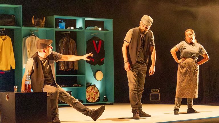 A regueifa sobe ao teatro con ovación