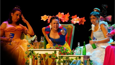 Katia Borlado durante la obra de teatro �No me toques el cuento�