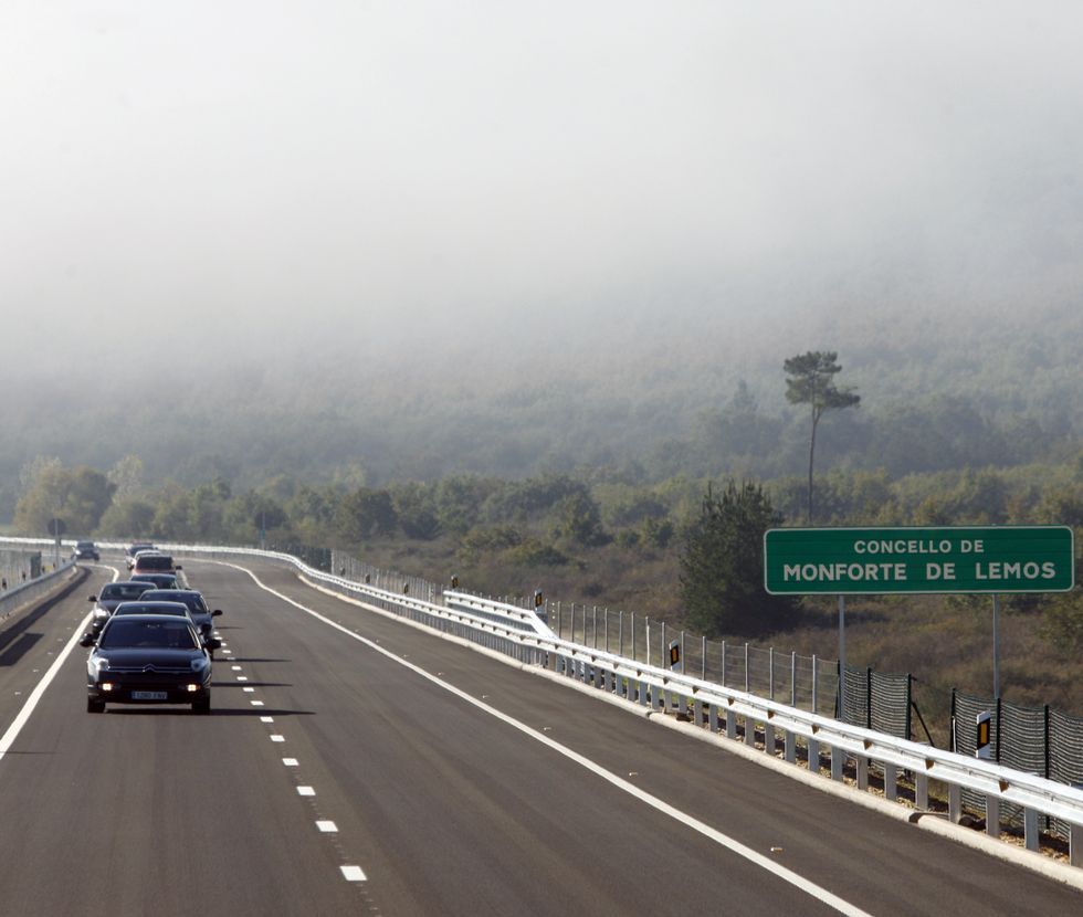 A moza sarri� Naila Gonz�lez coa s�a nai, Ana Rodr�guez, e o rei Felipe VI no Pazo do Pardo.