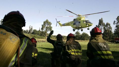 Medio Rural dispone de una base en O Campiño para transporte en helicóptero de brigadas contra incendios