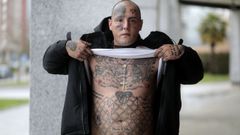 Jonathan Novo Santos muestra sus decenas de tatuajes