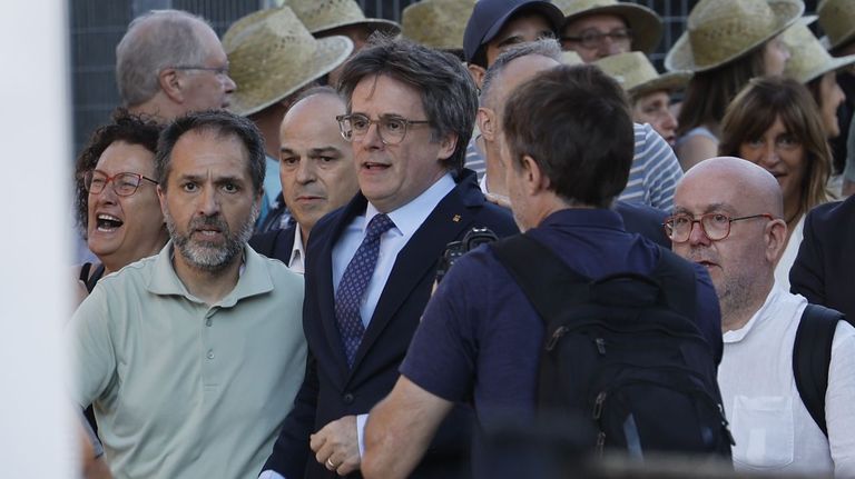 Llegada del líder de Junts Carles Puigdemont a las inmediaciones del Palau de la Generalitat de Catalunya