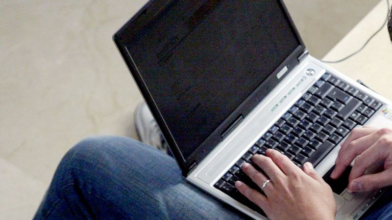 Una empresa de O Porriño lanza el primer asistente de voz que «fala galego»