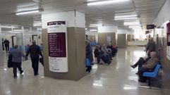 Una de las salas de espera de consultas del Hospital Público de Monforte