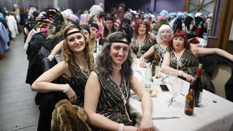 Los restaurantes de Verín volvieron a reunir a los grupos de mujeres que siempre participan en el xoves de comadres.