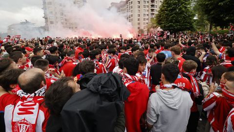 Recibimiento al Real Sporting en la previa del partido de playoff contra el Espanyol
