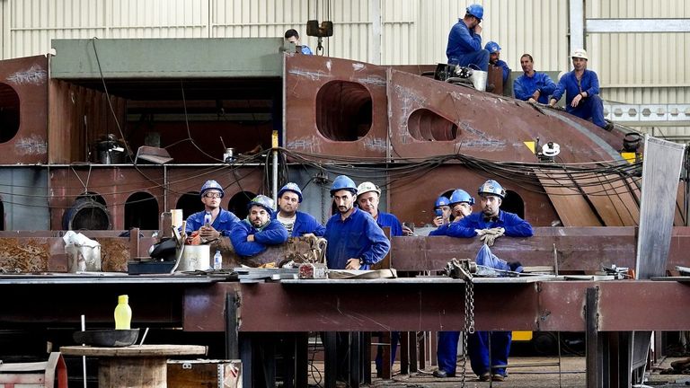 Los trabajadores del metal salen a la calle en Vigo para exigir mejoras laborales