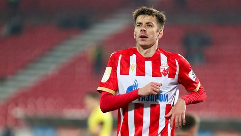 Luka Ilic, con el Estrella Roja