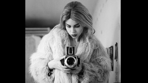 Cartel de Tr�nsitos, un proyecto pl�stico y sonoro de la artista asturiana Ivana Casta��n que  acoge la Sala Borr�n 