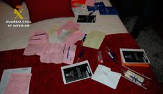 Parte de la documentaci�n intervenida por el Seprona