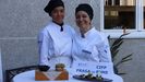 Ana Beatriz Carvalho (izquierda) y Carmen Salas, con los platos ganadores