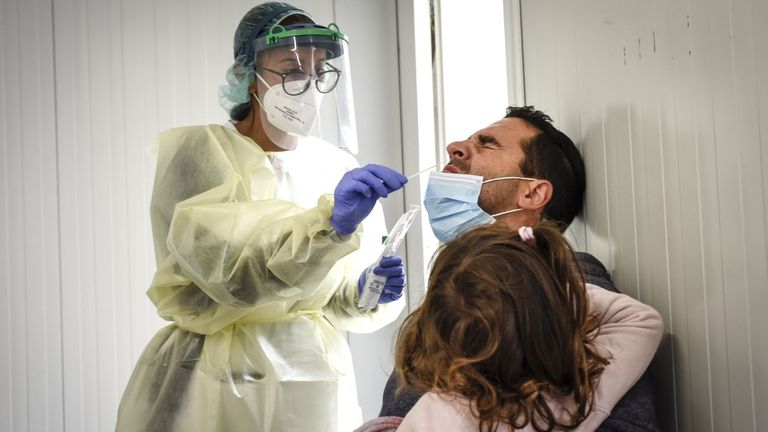 Cribado con PCR en el punto covid del Hospital Provincial de Pontevedra