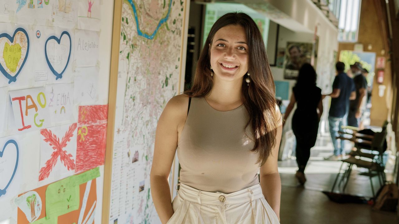 La biloga Ana Reverter antes de su charla sobre los  Grandes carnvoros en el mundo 