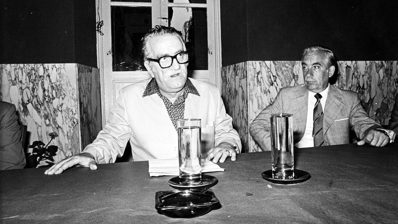 El loro Curro regresa a su hogar en Os Me&aacute;ns, Vila&ntilde;o: ¡las im&aacute;genes!.El cineasta franc&eacute;s Bertrand Tavernier