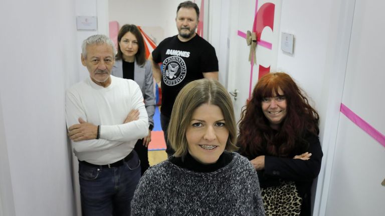 Bea Loureiro, Ana Vázquez, José León, Tania Varela y Moncho Varela son algunos de los miembros de una entidad en la que ofrecen asesoramiento transversal y apoyo a las familias en diferentes ámbitos