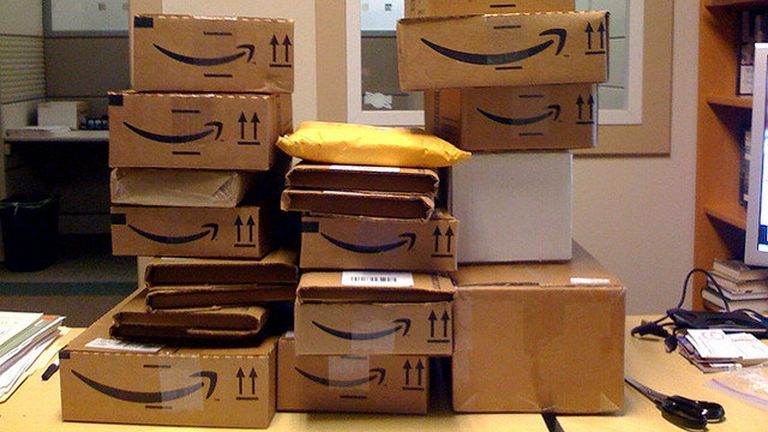 Cajas apiladas de Amazon