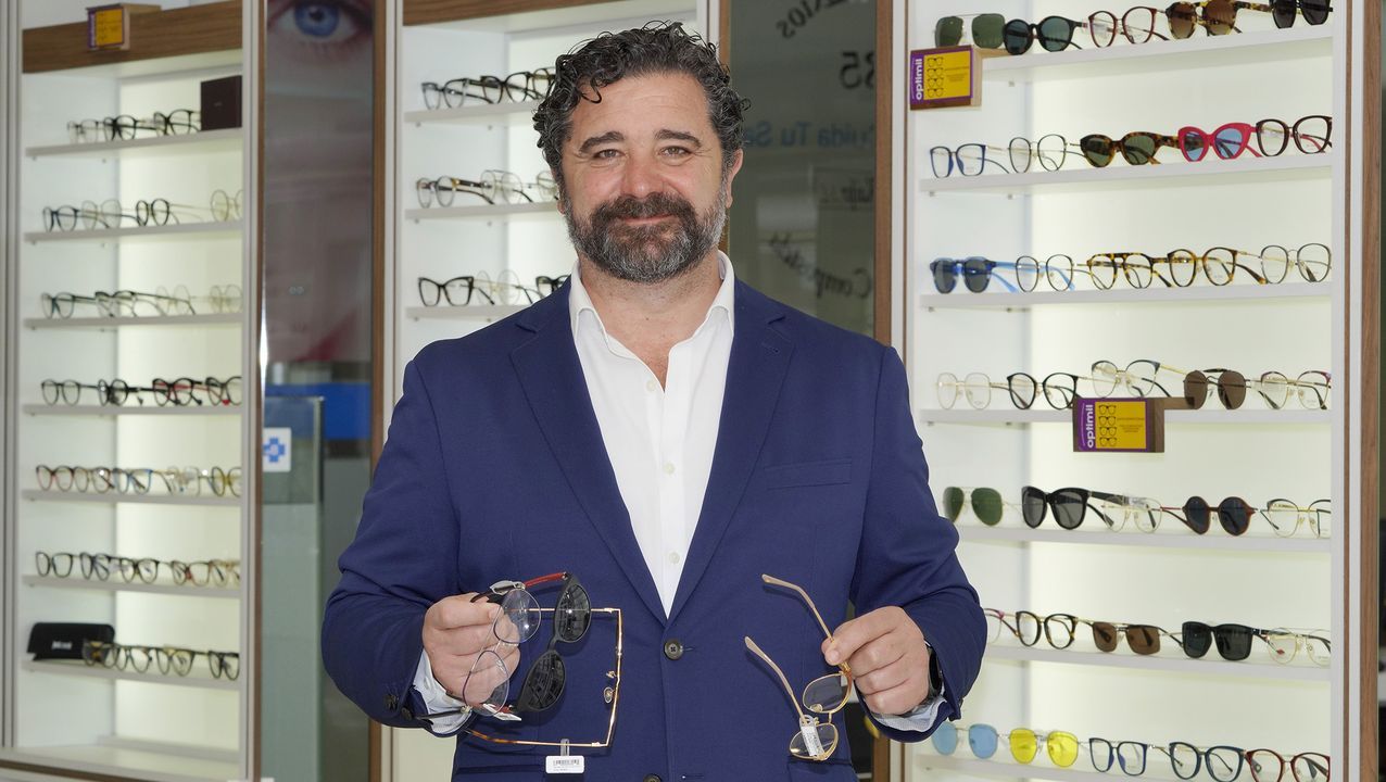 V�deo de las elecciones en Burela, con colas para votar.Noia acogi� el s�bado un acto en recuerdo de Miguel y Javier en el que se vivieron duros momentos entre los presentes