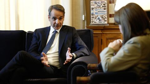 La presidenta de Grecia, Katerina Sakelaropúlu, encargó hoy al primer ministro, el conservador Kyriakos Mitsotakis.