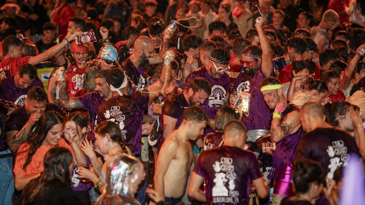 As son las termas de A Chavasqueira de Ourense, reconstruidas y reabiertas.El chupinaso de las fiestas de Rianxo, en la ltima edicin.